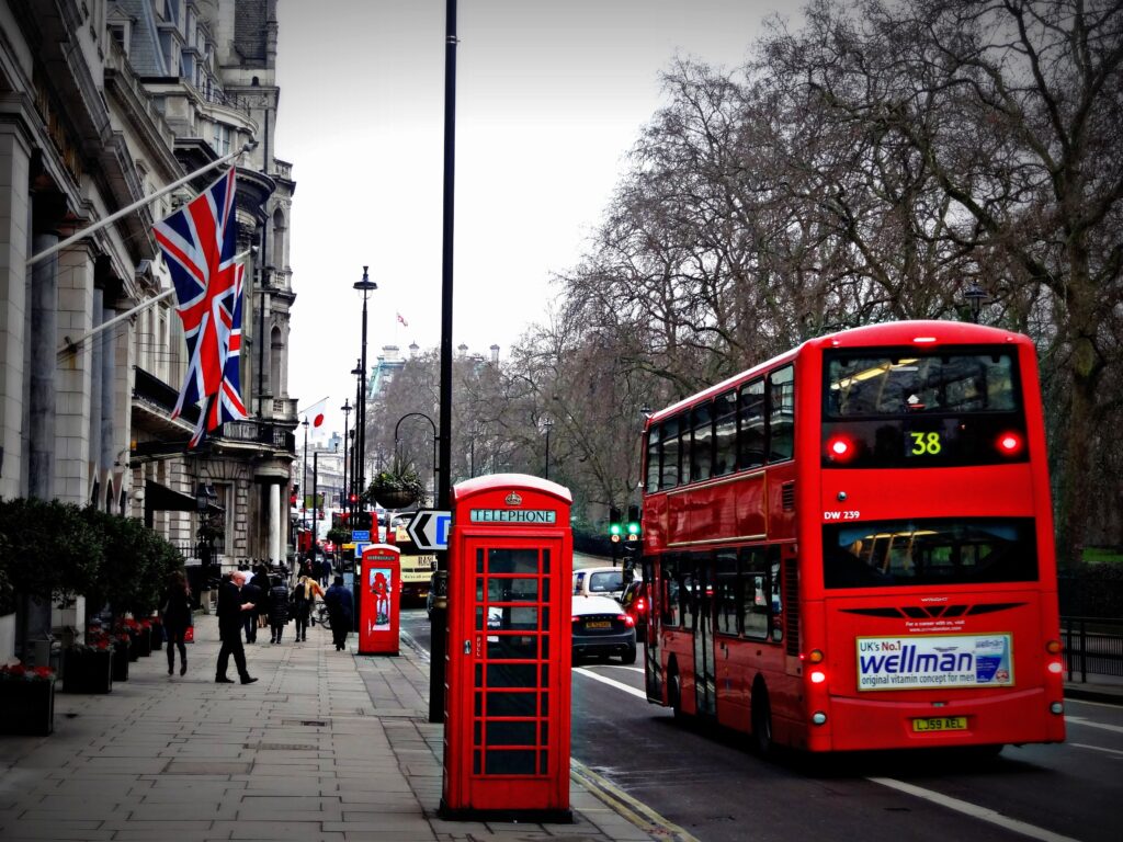 10 Essential Insider tips for a Smooth Transition into the UK