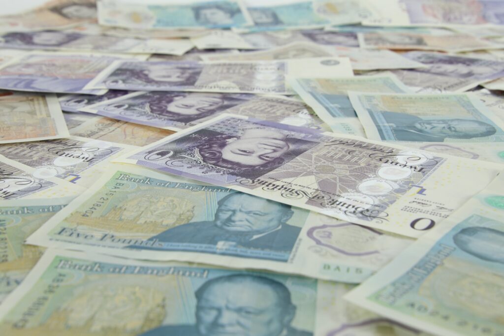 Finance support for immigrants in the UK by settlement services