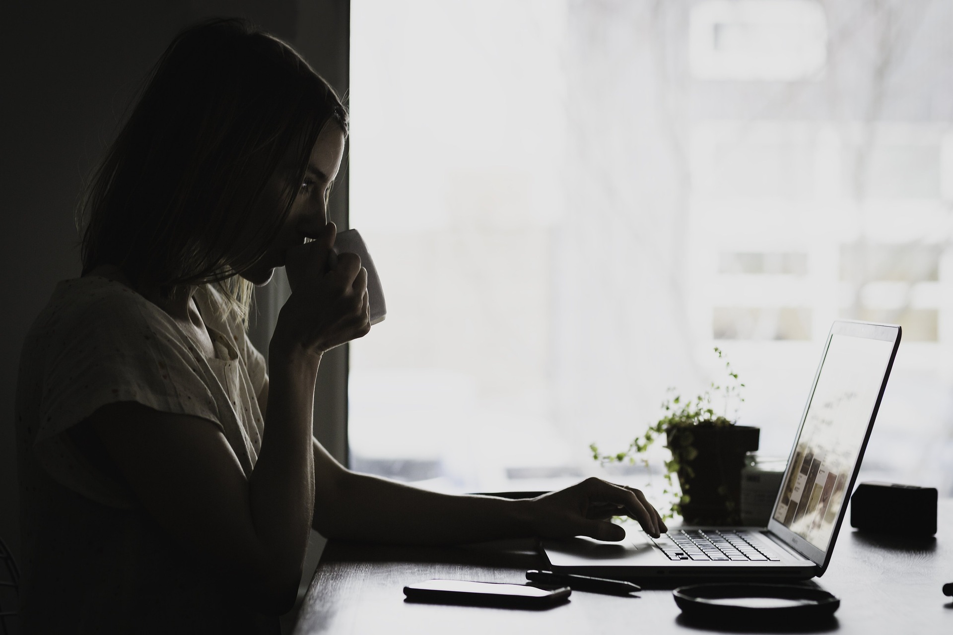 Exploring New Horizons: The Pros and Cons of Working Abroad